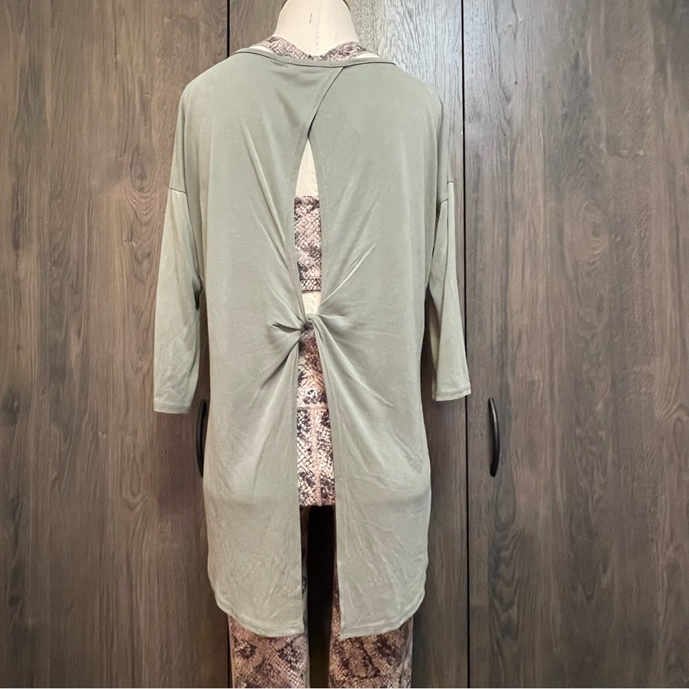 Sage Green High Low‎ Open Back Sleeveless Blouse Womens Top - Picture 3 of 5